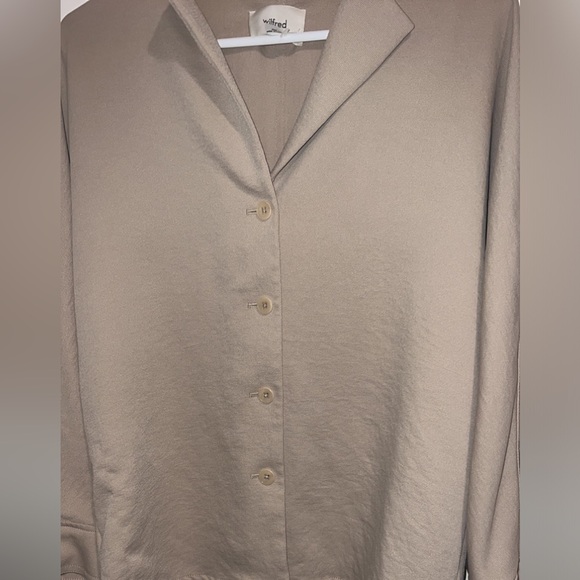 Aritzia Wilfred flowy button-up (olive beige) size 2XS - Picture 3 of 5